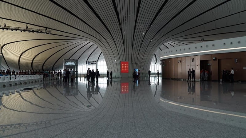 روز افتتاحیه: شی جین پینگ، رئیس‌جمهور چین، طی مراسمی رسمی که روز چهارشنبه، ۲۵ سپتامبر، برگزار شد، آغاز به کار فرودگاه را اعلام کرد